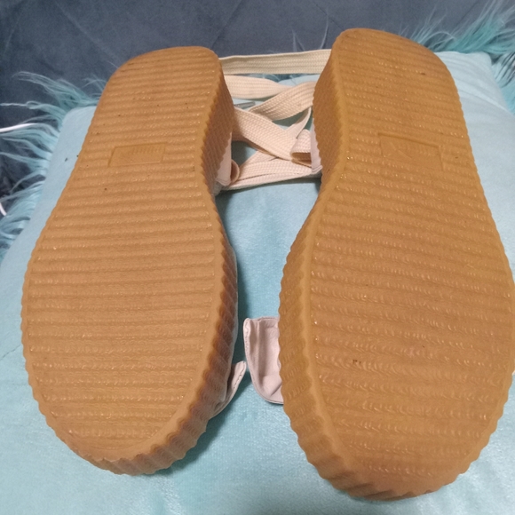 Puma Bow Creeper SandalRihanna Fenty Natural (W) - Picture 3 of 5